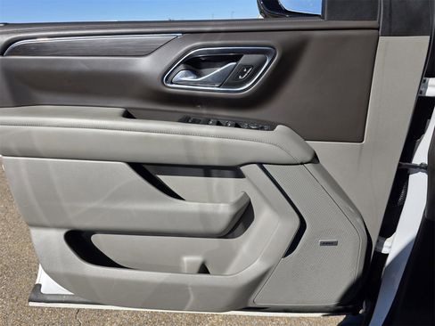 Used 2023 Chevrolet Suburban Z71 w/ Luxury Package image 22