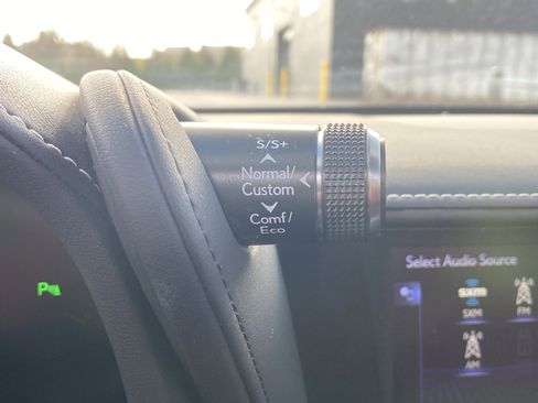 Used 2021 Lexus LC 500 Convertible image 32