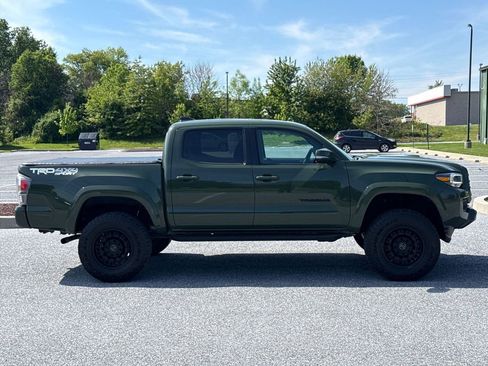 Used 2021 Toyota Tacoma TRD Sport w/ TRD Premium Sport Package AWD/4WD image 9