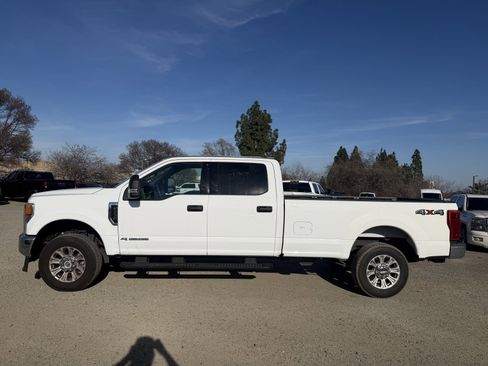 Used 2022 Ford F250 XLT image 2