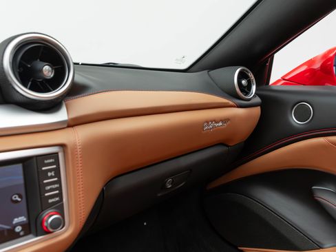Certified 2016 Ferrari California T RWD image 36
