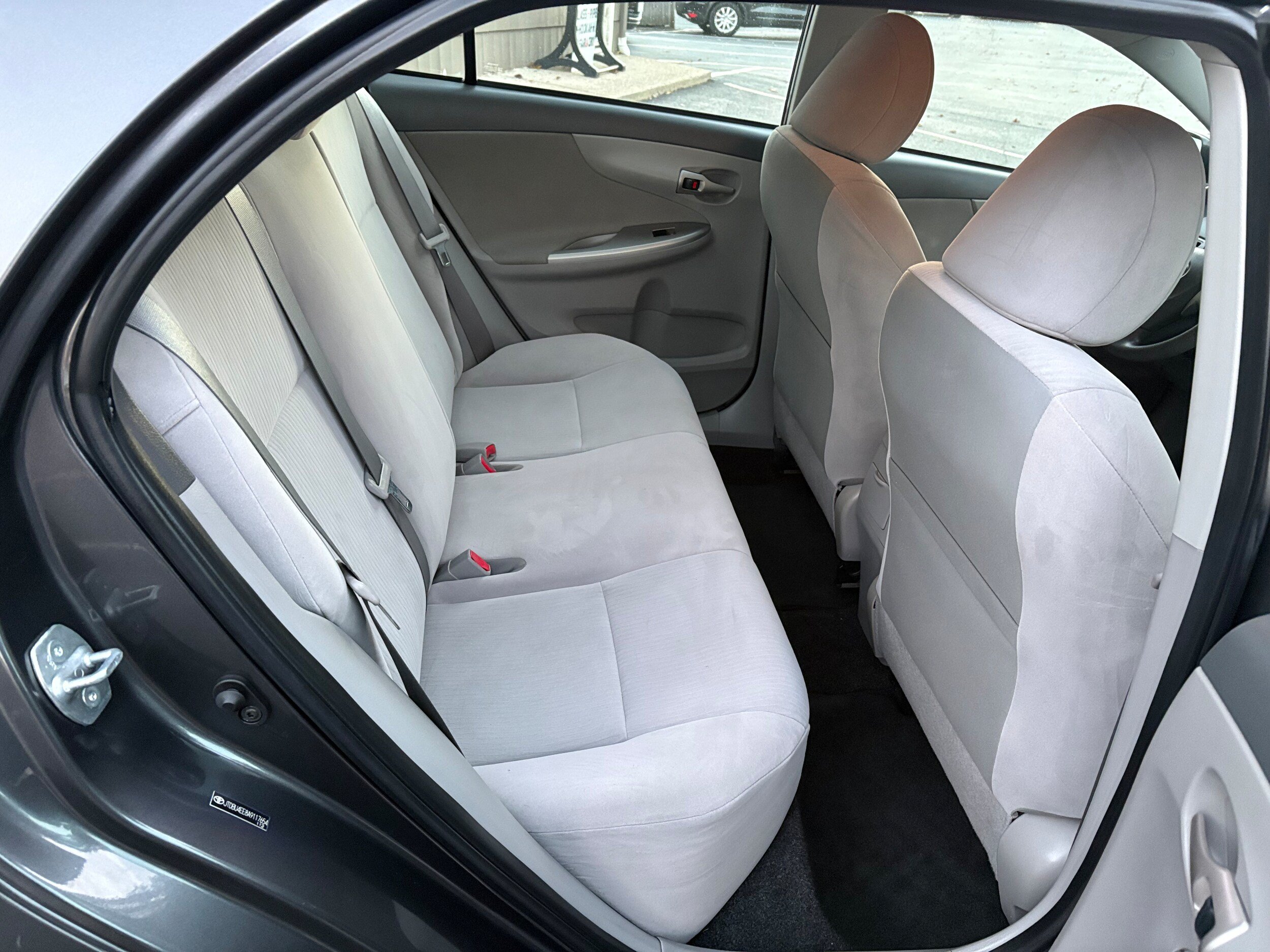 Used 2010 Toyota Corolla LE w/ All Weather Guard Pkg FWD image 18