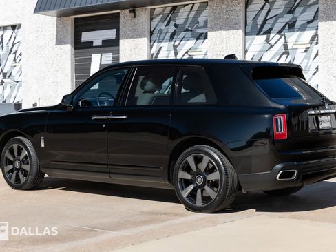 Used 2021 Rolls-Royce Cullinan image 11