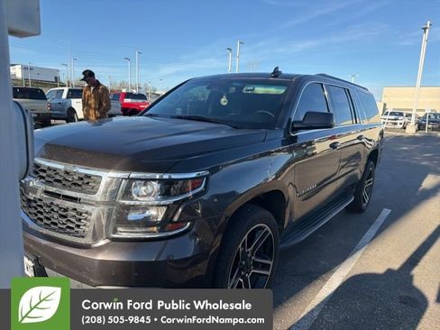 Used 2017 Chevrolet Suburban LT w/ Luxury Package image 1