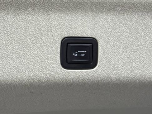 Used 2023 Cadillac Escalade Sport Platinum w/ LPO, Floor Liner Package AWD/4WD image 39