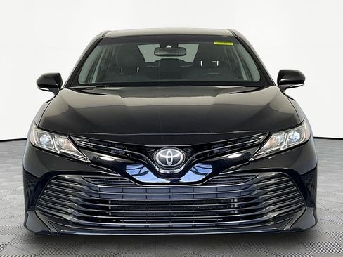 Used 2018 Toyota Camry LE w/ Convenience Package FWD image 2