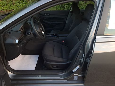 Used 2024 Nissan Altima 2.5 SV image 10