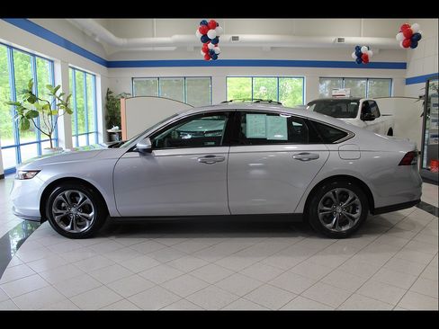 Certified 2023 Honda Accord EX image 8