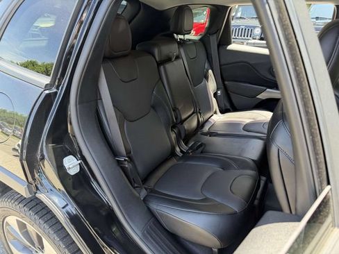 Used 2022 Jeep Cherokee Limited w/ Elite Package AWD/4WD image 14