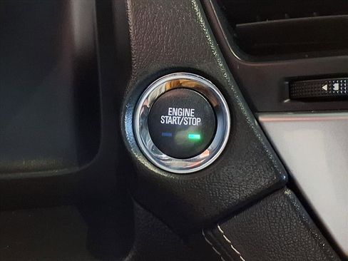 Used 2018 Chevrolet Suburban Premier image 28