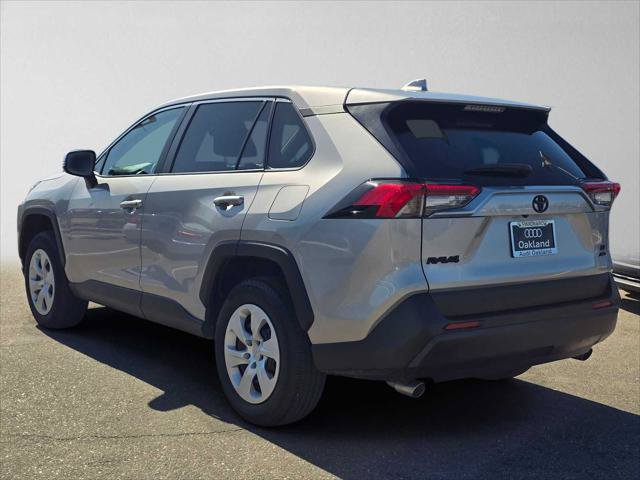 Used 2024 Toyota RAV4 LE AWD/4WD image 5