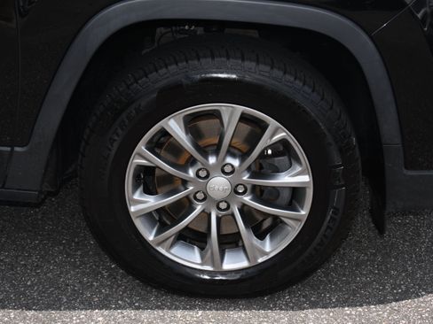 Used 2019 Jeep Cherokee Latitude Plus AWD/4WD image 20