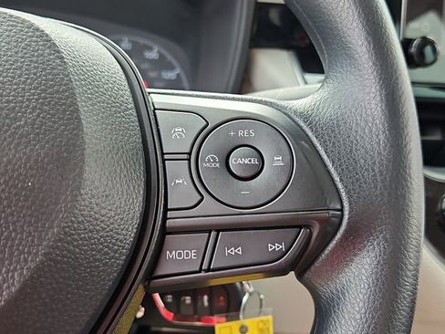 Used 2025 Toyota Corolla LE image 24