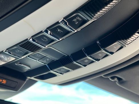 Used 2023 Porsche Macan S w/ Sport Chrono Package image 30