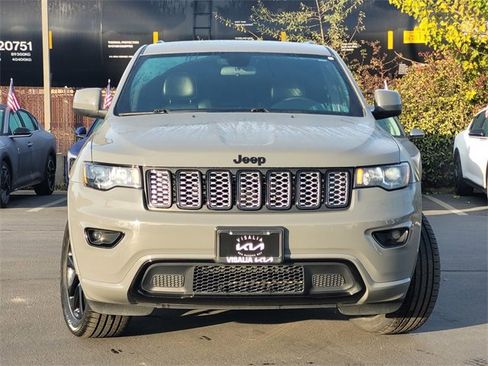 Used 2021 Jeep Grand Cherokee Laredo X image 3