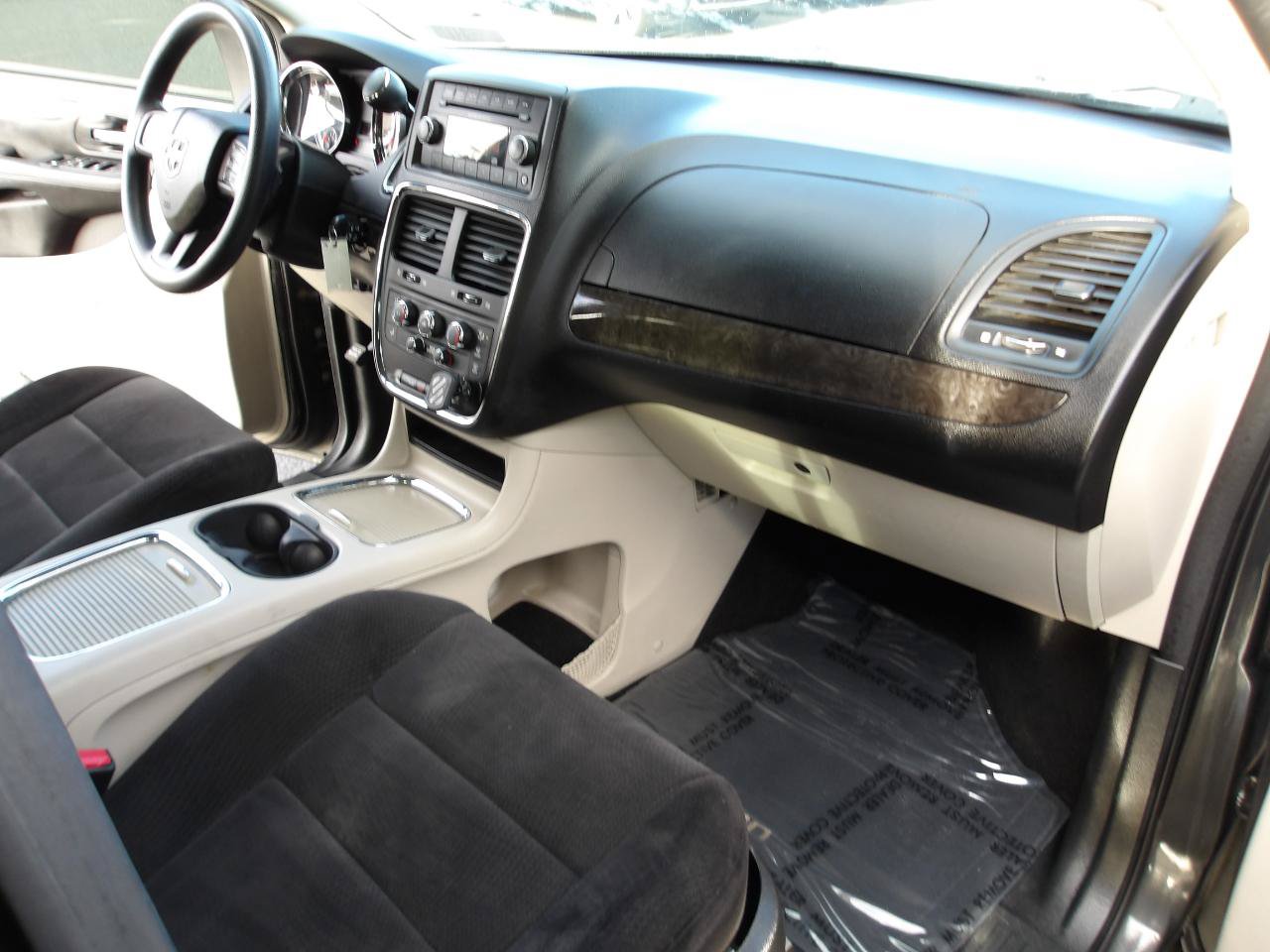 Used 2012 Dodge Grand Caravan SXT FWD image 14