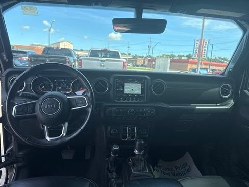 Used 2018 Jeep Wrangler Unlimited Sahara AWD/4WD image 16