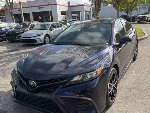 Certified 2022 Toyota Camry SE image 1