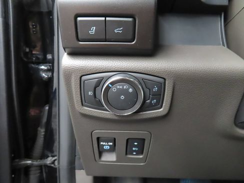 Used 2019 Ford Expedition Limited w/ Equipment Group 302A AWD/4WD image 45