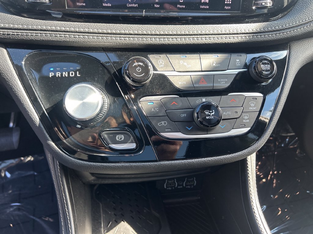 Used 2025 Chrysler Pacifica Limited FWD image 29