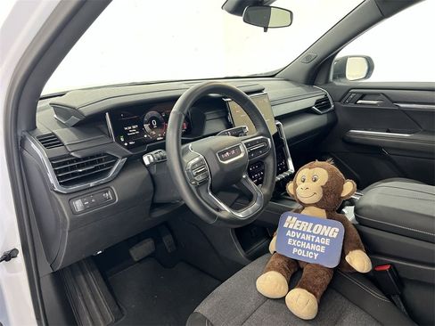 Used 2025 GMC Acadia Elevation image 9