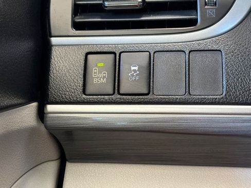 Used 2014 Toyota Camry XLE w/ Leather Package FWD image 29