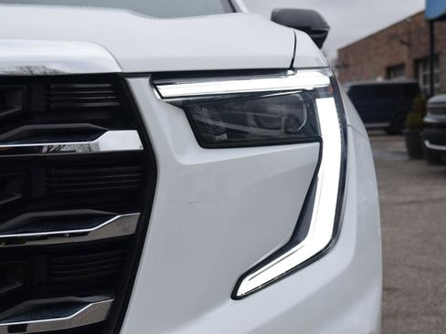 Used 2025 GMC Acadia Elevation w/ Elevation Premium Package image 18