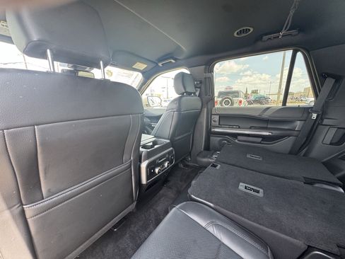 Used 2018 Ford Expedition XLT w/ Equipment Group 202A RWD image 27