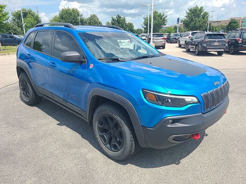 Used 2020 Jeep Cherokee Trailhawk w/ Cold Weather Group AWD/4WD image 5