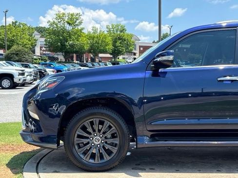 Used 2023 Lexus GX 460 Premium w/ Accessory Package AWD/4WD image 12