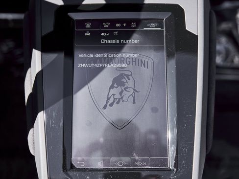 Used 2024 Lamborghini Huracan EVO image 69