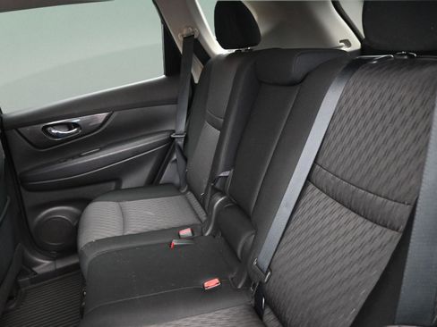 Used 2019 Nissan Rogue SV w/ Premium Package FWD image 34