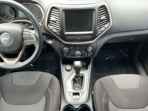 Used 2015 Jeep Cherokee Latitude w/ Cold Weather Group AWD/4WD image 11