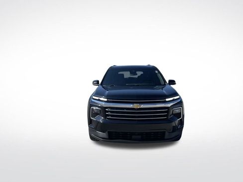 Used 2025 Chevrolet Traverse LT FWD image 8