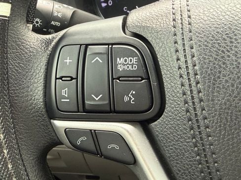 Used 2017 Toyota Highlander LE image 15