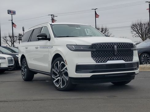New 2026 Lincoln Navigator Reserve image 1