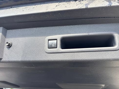 Used 2025 Toyota Sienna XLE FWD image 20