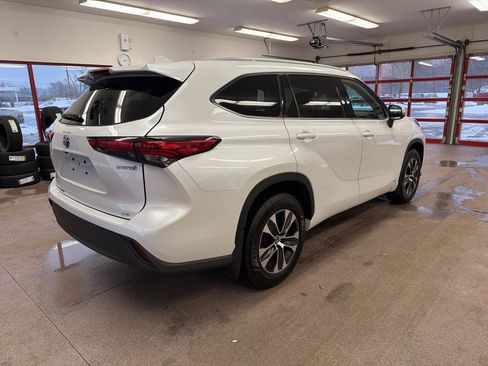 Used 2022 Toyota Highlander XLE image 26