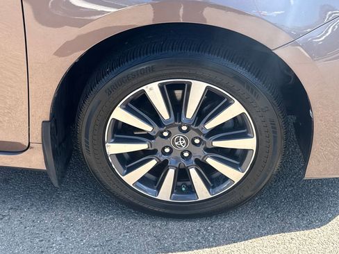 Used 2020 Toyota Sienna XLE w/ XLE Navigation Package AWD/4WD image 47