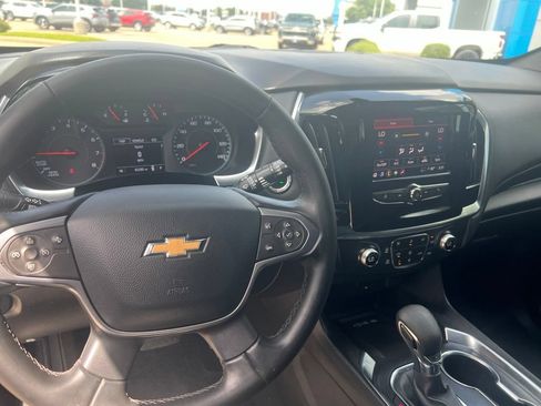 Used 2023 Chevrolet Traverse LT w/ LPO, Cargo Package FWD image 10