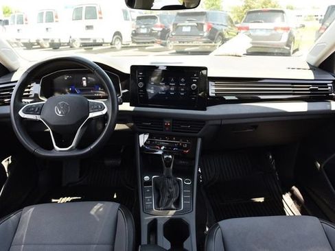 Certified 2025 Volkswagen Jetta SE w/ Black Wheel Package FWD image 7