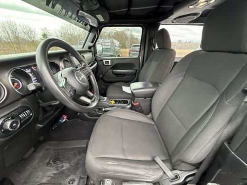 Used 2020 Jeep Wrangler Sport image 15