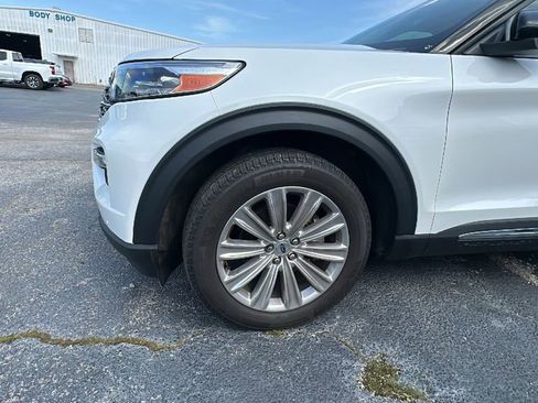 Used 2022 Ford Explorer Limited w/ Equipment Group 301A image 2