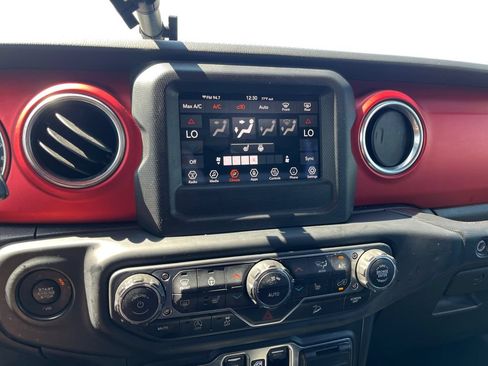 Used 2019 Jeep Wrangler Unlimited Rubicon w/ LED Lighting Group AWD/4WD image 18