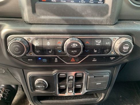 Used 2023 Jeep Wrangler Unlimited w/ Dual Top Group image 22