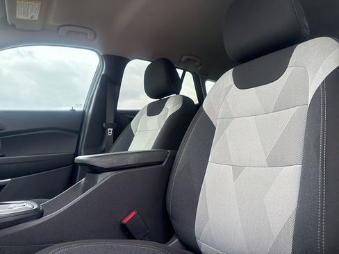 Used 2025 Chevrolet Trax LS image 39