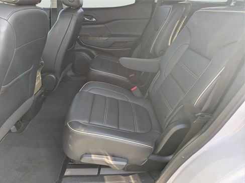 Used 2022 GMC Acadia Denali image 13