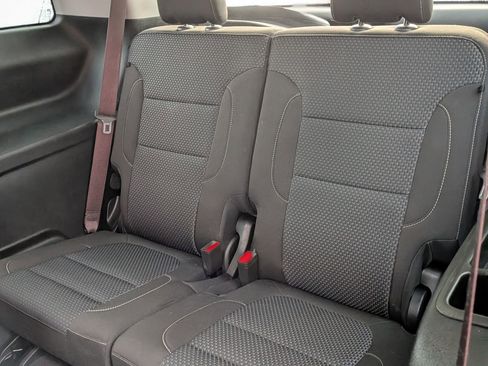 Certified 2023 GMC Acadia SLE w/ Driver Convenience Package image 32