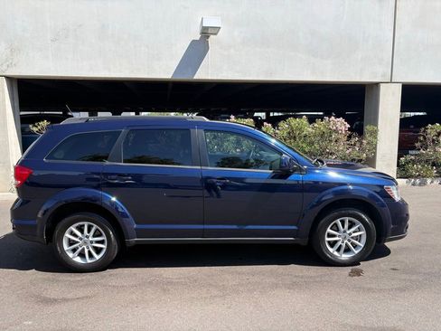 Used 2018 Dodge Journey SXT FWD image 3