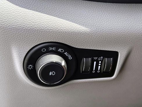 Certified 2022 Jeep Compass Limited w/ Elite Group image 21